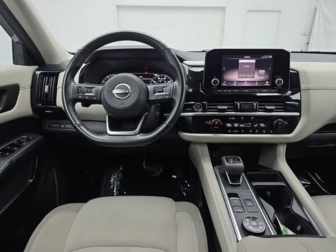 Used 2023 Nissan Pathfinder SV w/ Black Appearance Package image 17