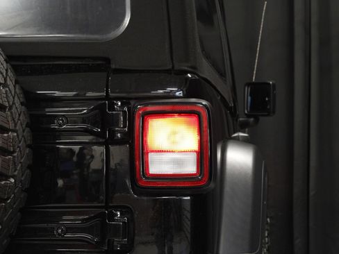 Used 2022 Jeep Wrangler Unlimited Sport AWD/4WD image 21