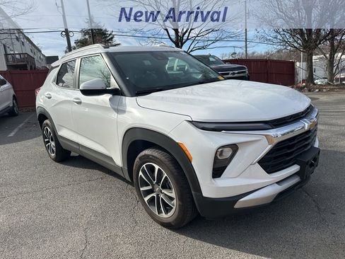 Certified 2025 Chevrolet TrailBlazer LT image 2