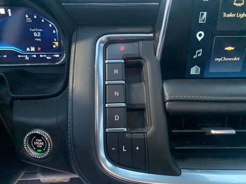Used 2023 Chevrolet Tahoe Z71 w/ Luxury Package AWD/4WD image 27