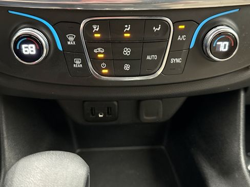 Used 2023 Chevrolet Traverse LS AWD/4WD image 15