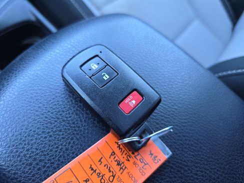 Used 2018 Toyota RAV4 XLE image 34