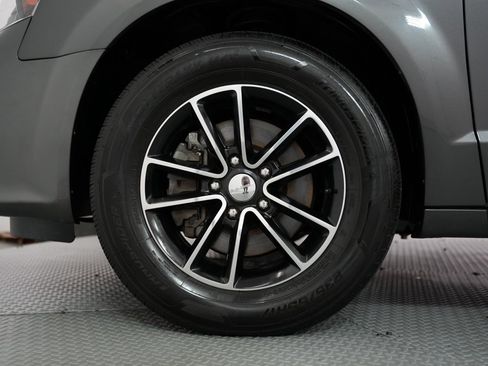 Used 2015 Dodge Grand Caravan SE image 47