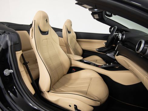 Certified 2022 Ferrari Portofino M image 16