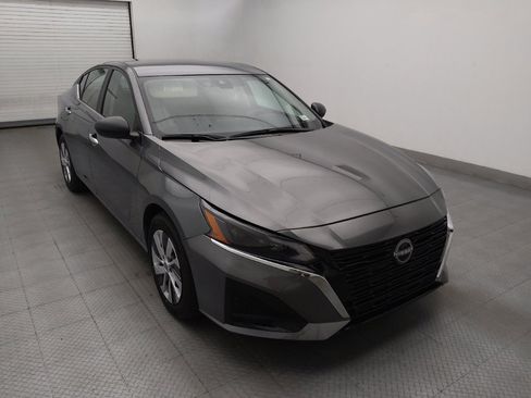 Used 2025 Nissan Altima 2.5 S FWD image 13