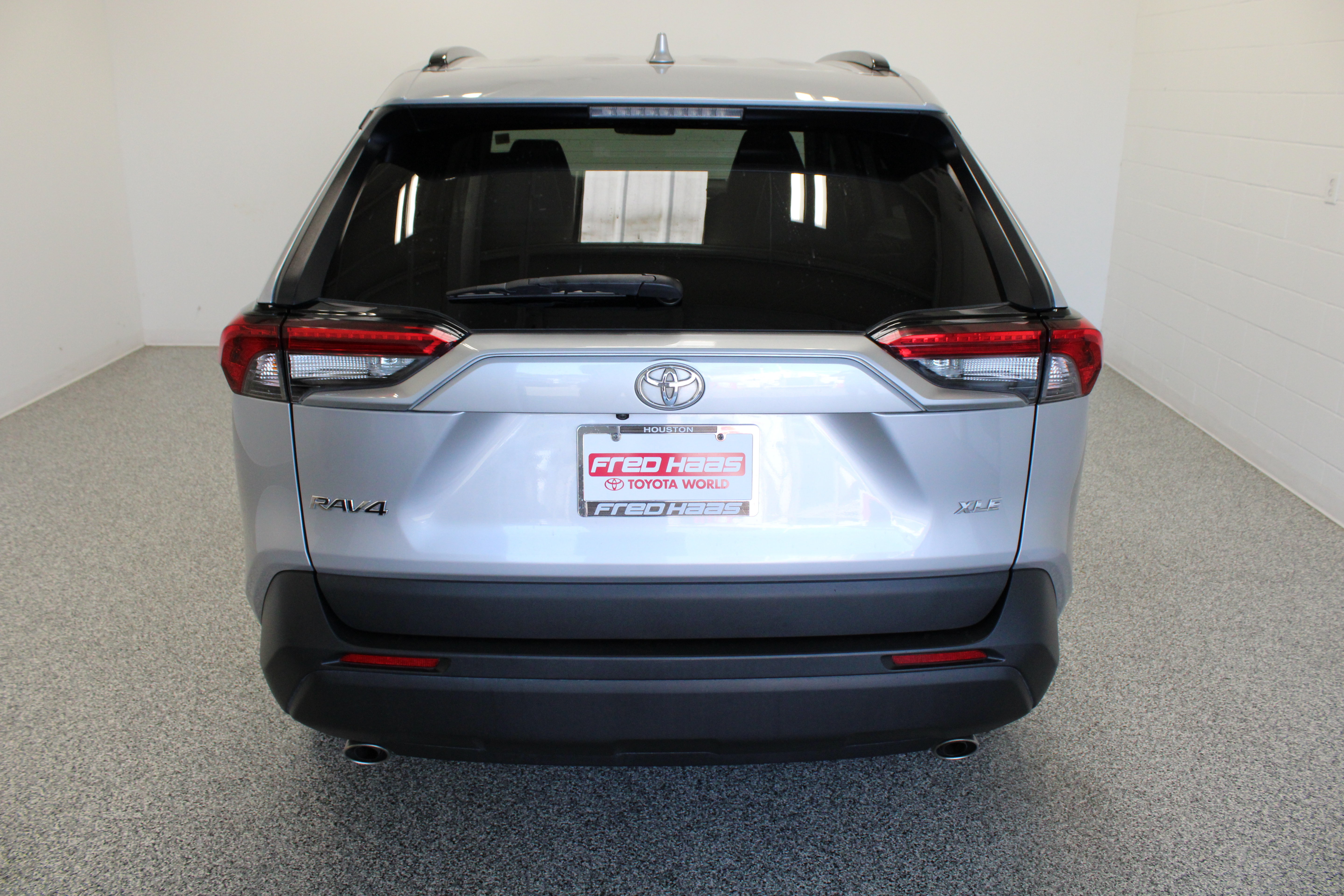 Used 2023 Toyota RAV4 XLE Premium FWD image 8