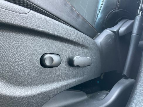 Used 2022 Chevrolet Trax LT w/ Sport Edition image 33