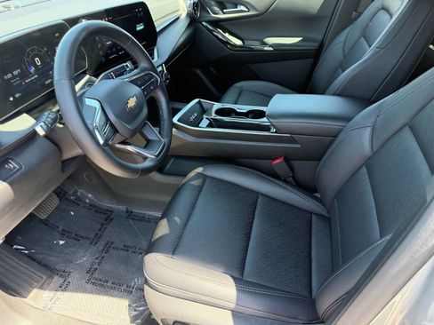 Used 2025 Chevrolet Equinox LT w/ Convenience Package II FWD image 13