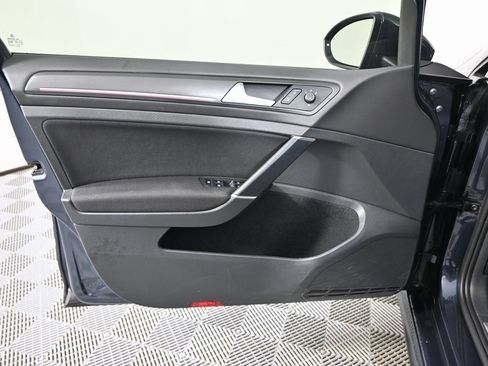 Used 2018 Volkswagen Golf 4-Door image 19