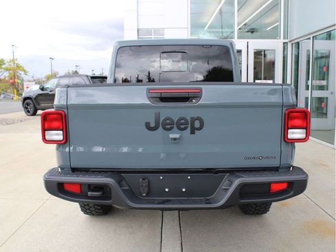 New 2025 Jeep Gladiator Sport image 8
