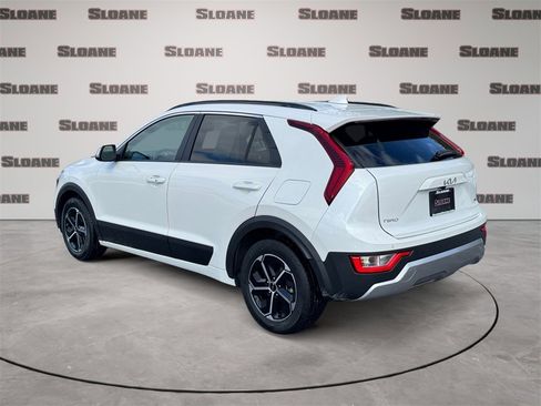 Used 2023 Kia Niro EX image 3