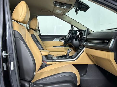 Used 2022 Kia Carnival LX image 10