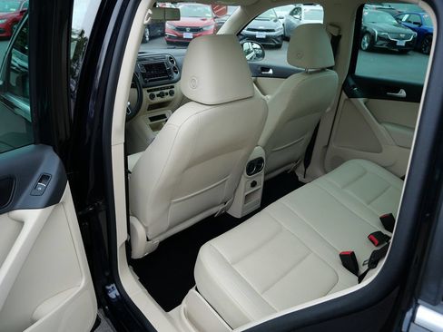 Used 2017 Volkswagen Tiguan Wolfsburg Edition AWD/4WD image 19
