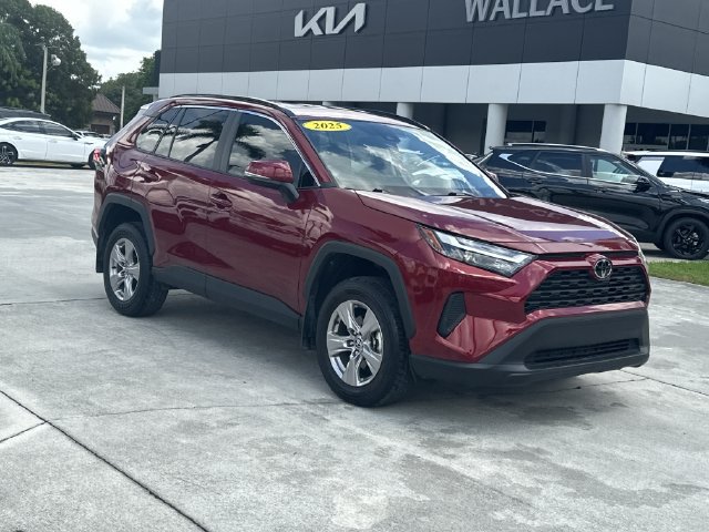 Used 2025 Toyota RAV4 XLE FWD image 4
