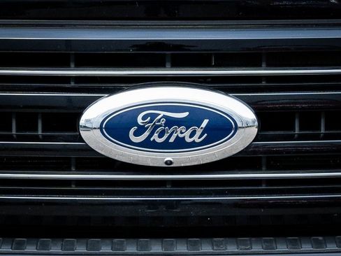 Used 2025 Ford F250 Platinum image 3