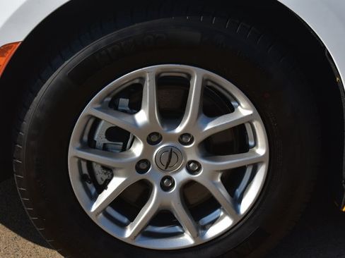 Used 2024 Chrysler Pacifica Touring-L FWD image 10