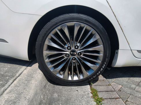 Used 2019 Kia Cadenza Limited FWD image 53