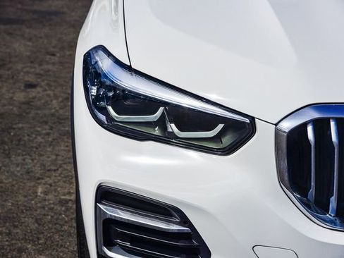 Used 2022 BMW X5 xDrive45e image 11