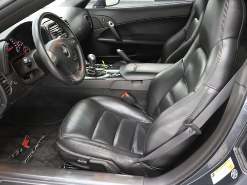 Used 2010 Chevrolet Corvette Coupe w/ 1LT RWD image 8