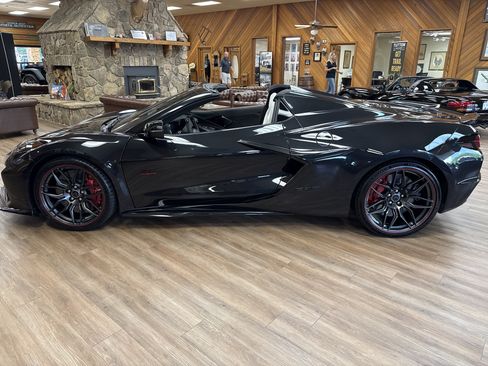 Used 2023 Chevrolet Corvette Z06 RWD image 4