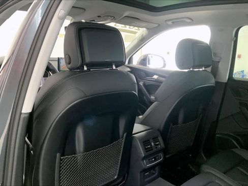 Certified 2025 Audi Q5 e Premium Plus image 11