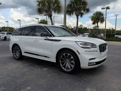 Certified 2022 Lincoln Aviator Grand Touring w/ Equipment Group 301A AWD/4WD image 2