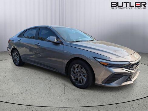 Used 2024 Hyundai Elantra SEL FWD image 5