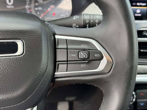 Used 2024 Jeep Compass Latitude AWD/4WD image 13