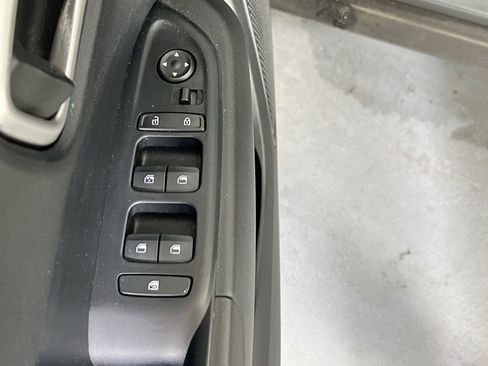 Used 2023 Hyundai Venue SEL FWD image 17
