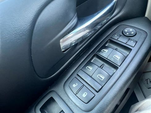 Used 2014 Dodge Grand Caravan SXT image 19