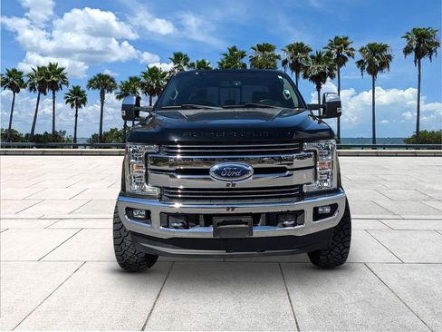 Used 2017 Ford F250 Lariat w/ Chrome Package image 3