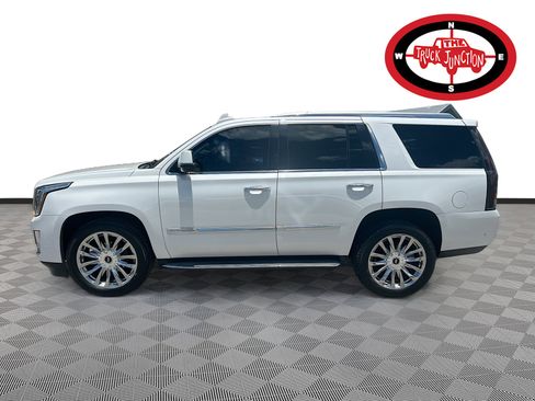 Used 2019 Cadillac Escalade Luxury RWD image 4