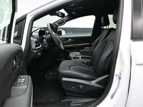New 2026 Chrysler Pacifica Select w/ S Appearance Package AWD/4WD image 18
