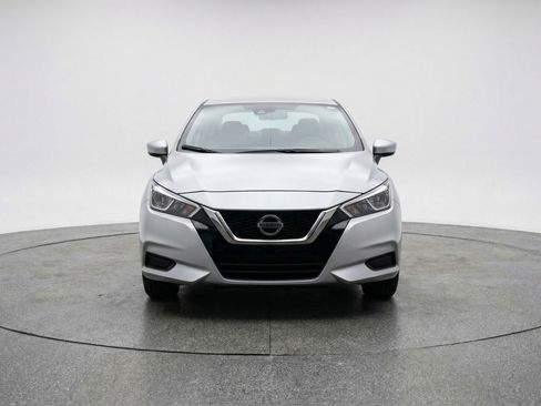 Used 2025 Nissan Versa SV image 2