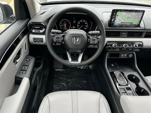 New 2025 Honda Pilot Touring image 23