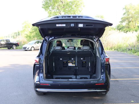 Used 2023 Toyota Sienna Limited AWD/4WD image 6