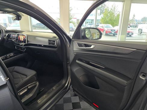 Used 2024 Volkswagen Atlas Cross Sport SE image 42