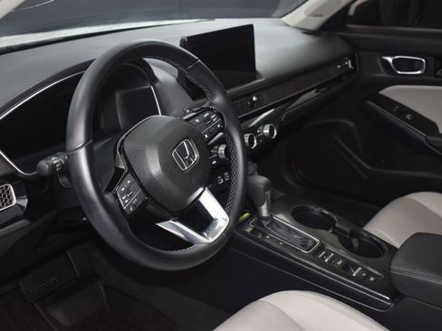 Used 2024 Honda Civic Touring image 5