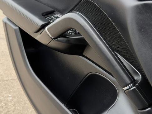 Used 2015 Porsche Cayenne Turbo image 23