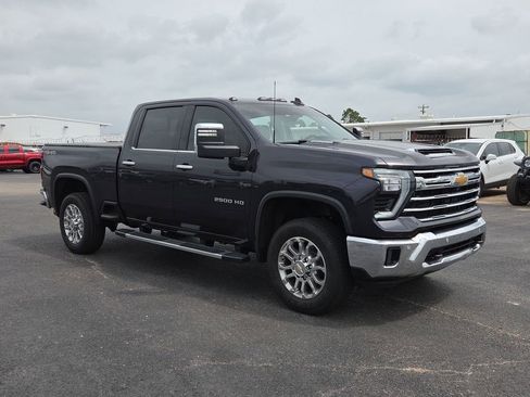 Used 2024 Chevrolet Silverado 2500 LTZ w/ LTZ Premium Package AWD/4WD image 8