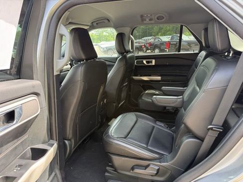 Certified 2022 Ford Explorer XLT w/ Equipment Group 202A AWD/4WD image 5