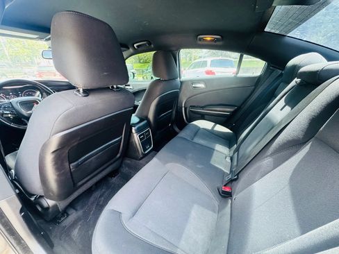 Used 2016 Dodge Charger SE RWD image 14