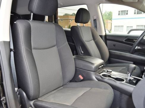 Used 2019 Nissan Pathfinder S AWD/4WD image 21