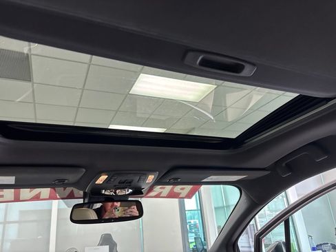 Used 2024 Toyota Sienna XLE FWD image 16
