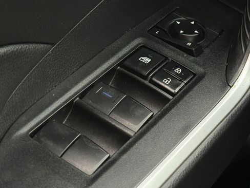 Used 2021 Toyota RAV4 LE image 31