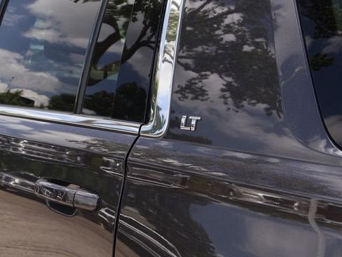 Used 2017 Chevrolet Suburban LT AWD/4WD image 12