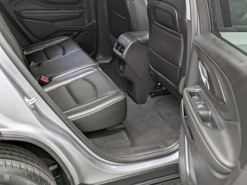 Used 2024 GMC Terrain SLT AWD/4WD image 30