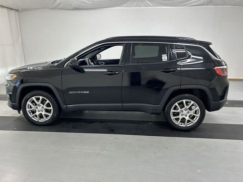 Used 2023 Jeep Compass Latitude AWD/4WD image 6