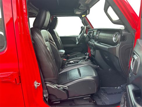 Used 2018 Jeep Wrangler Unlimited Sahara image 16