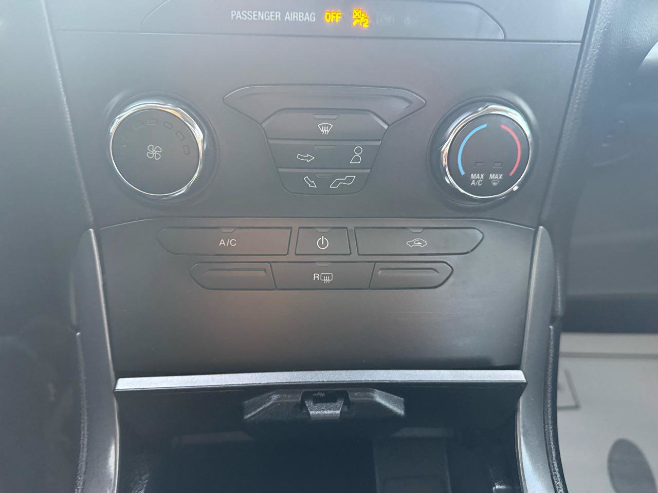 Used 2019 Ford Edge SE AWD/4WD image 23